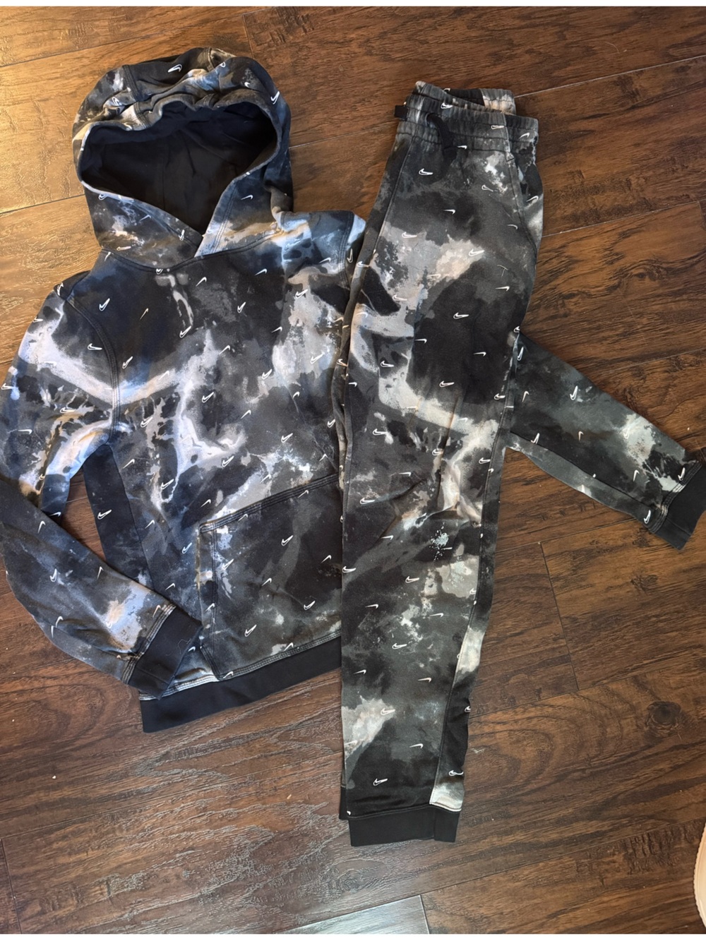 Nike Black and Gray Swoosh Tie-Dye Hoodie and Pants Boys Set 12 14 16